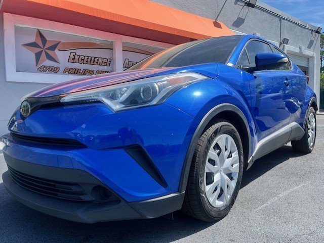 2019 Toyota C-HR LE's photo